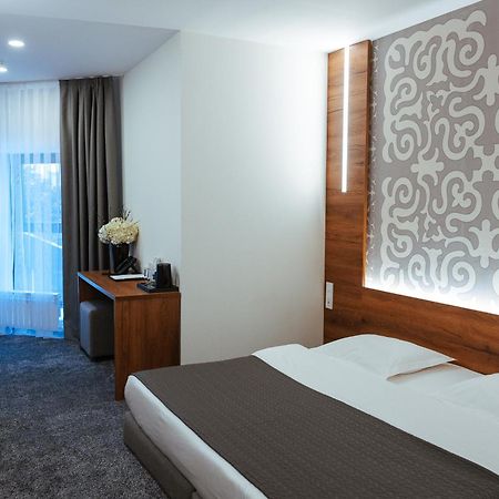 Duo Hotel By Futuro Бишкек Екстериор снимка