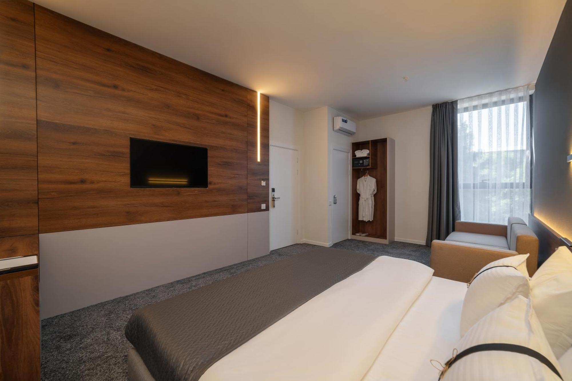 Duo Hotel By Futuro Бишкек Екстериор снимка