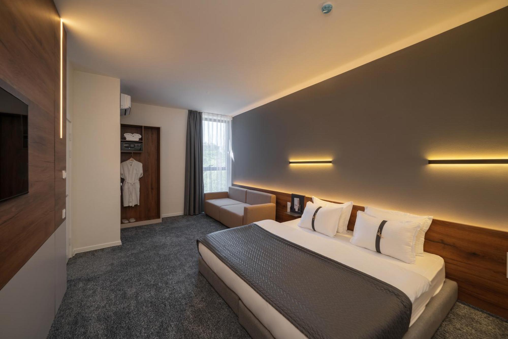 Duo Hotel By Futuro Бишкек Екстериор снимка